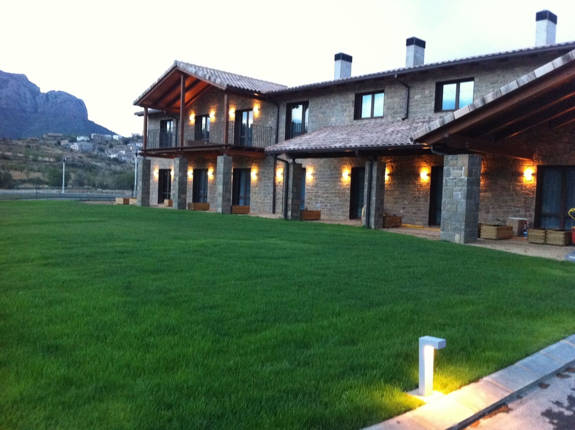 Hotel Spa Aguas De Los Mallos Murillo de Gallego Exterior photo